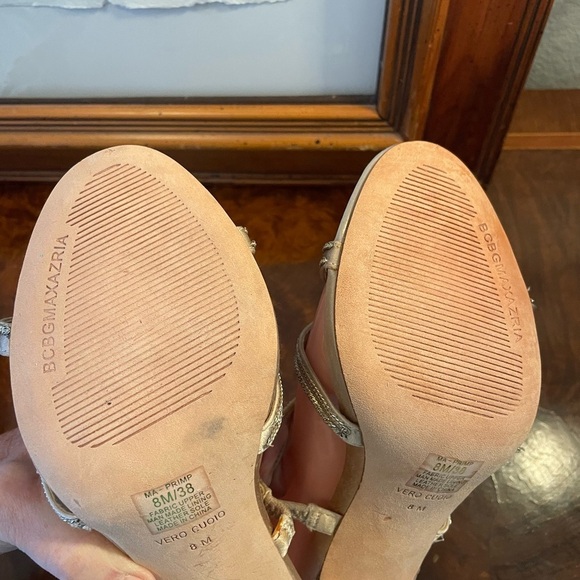 BCBG MAX AZRIA 8M Elegant Gold Strappy Women's Sandals ankle Strap 4” Gold heel - Picture 10 of 13